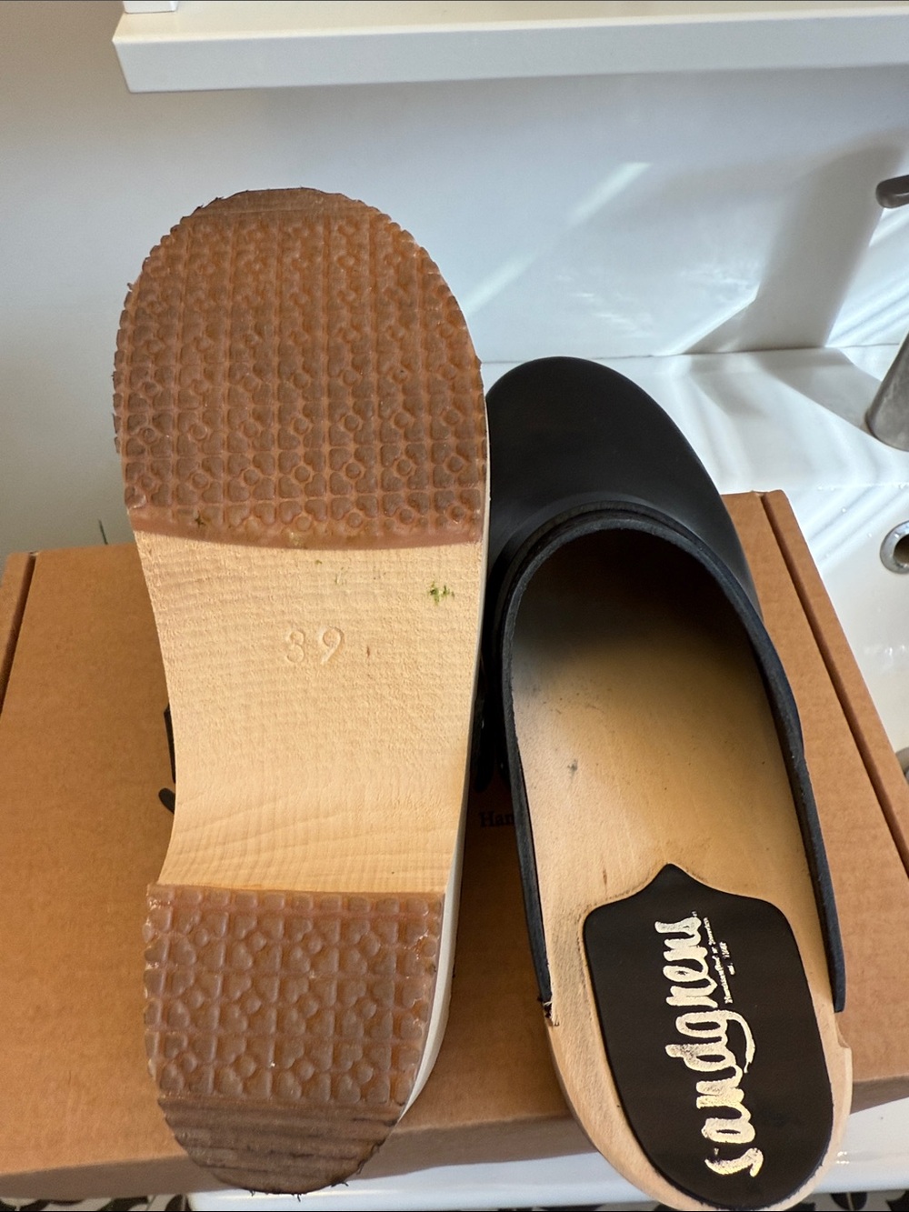 Nearly new Sandgrens Swedish Clogs - size 39 - Picture 4 of 7